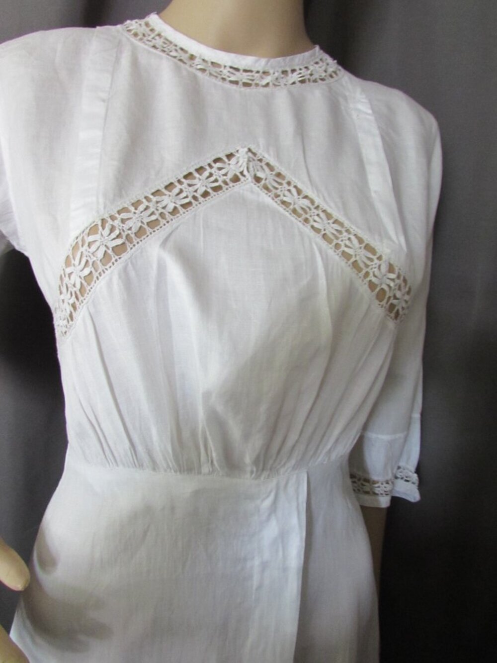 Edwardian Era White Cotton Day Dress - Picture 4 of 11